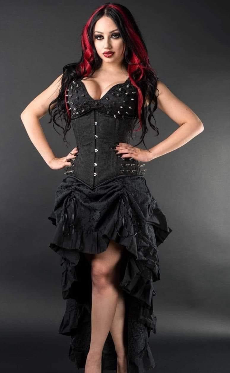 Absolutely loving her outfit!