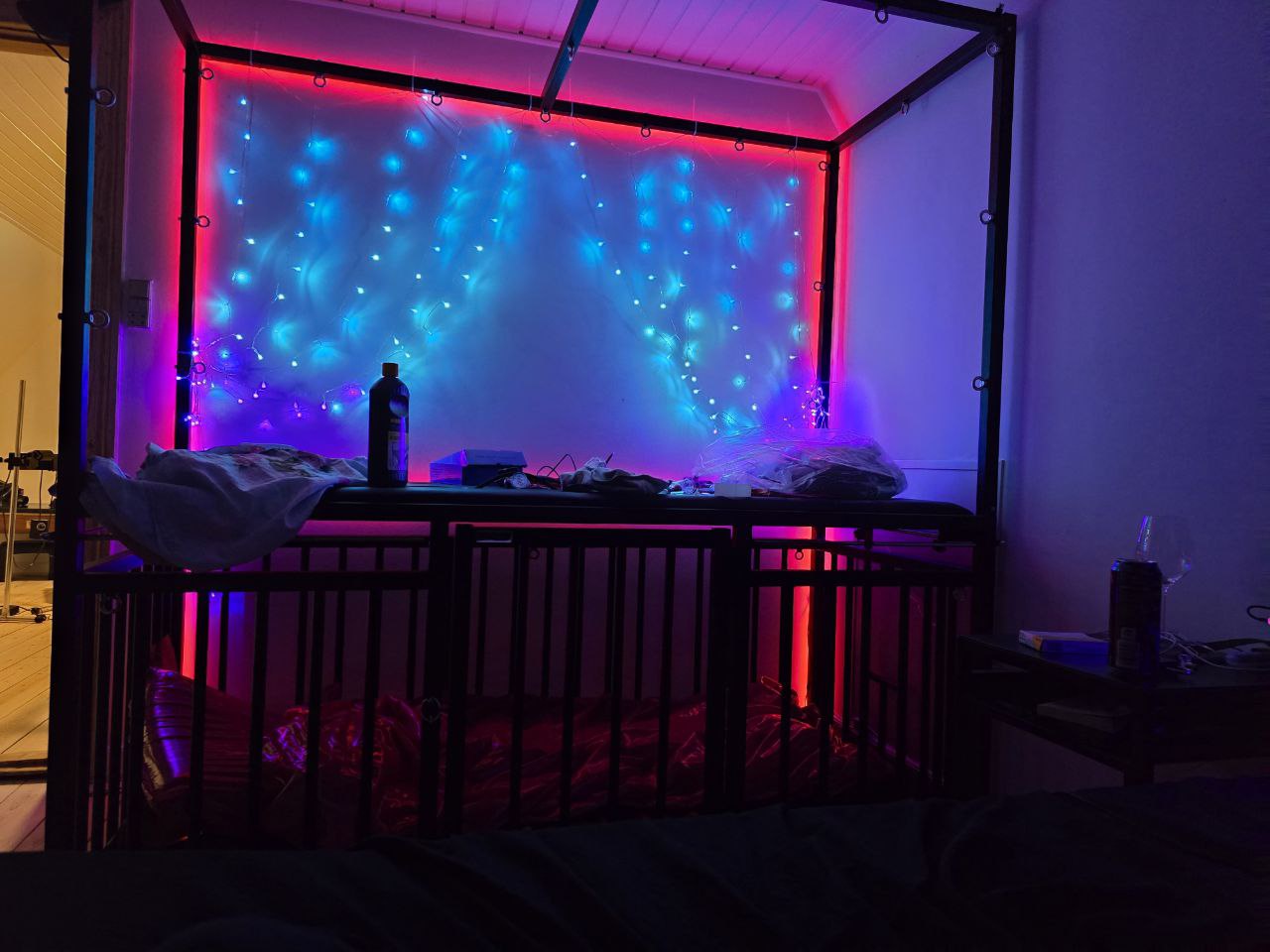 The comfiest catgirl napping spot ever (and super shiny!)