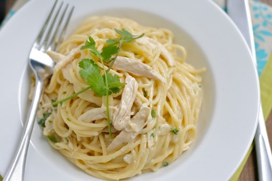 Delicious spaghetti pasta in creamy white sauce: a recipe to savor!