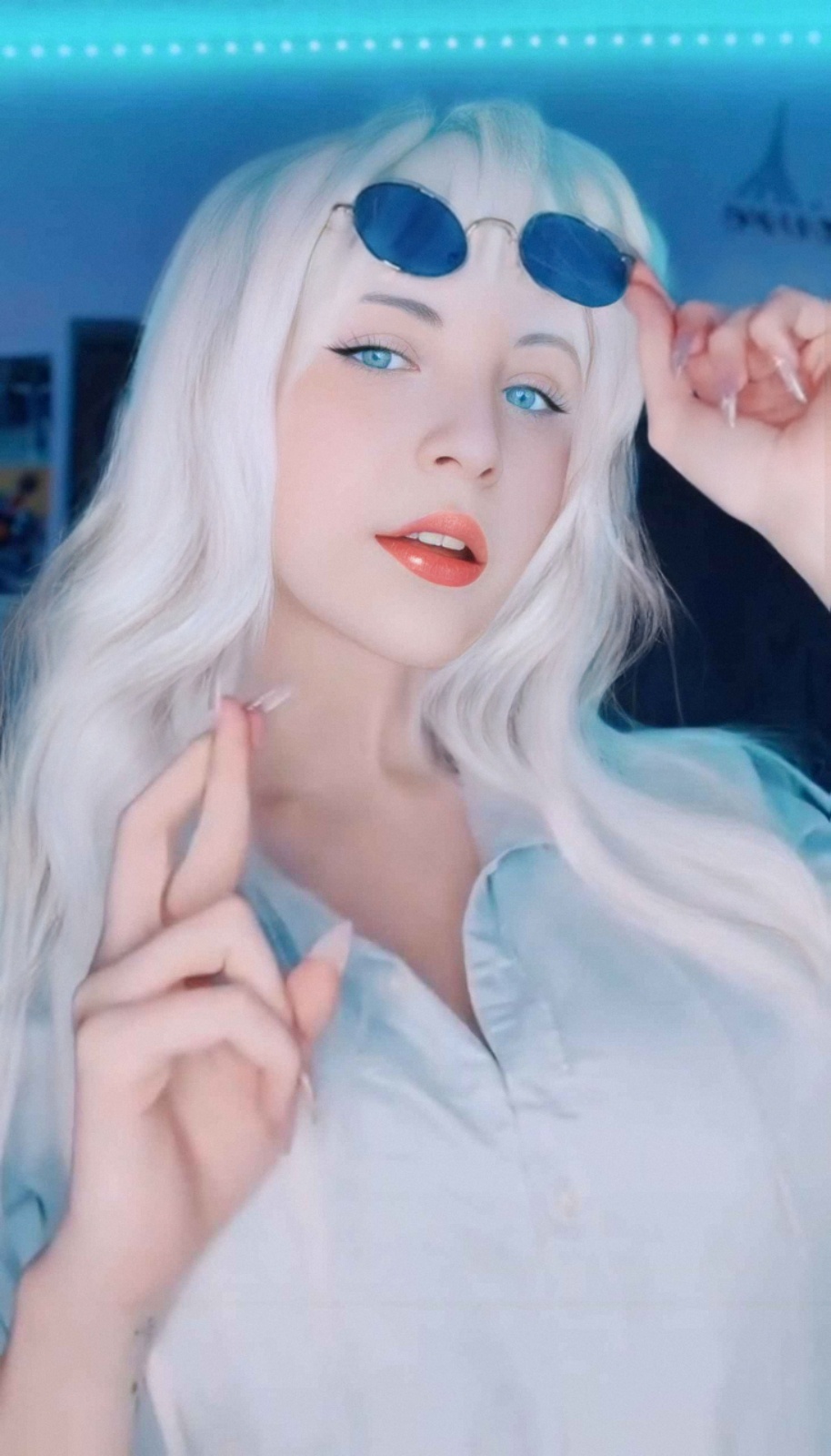 Transforming into Gojo Satoru from Jujutsu Kaisen: Cosplay by marelynwaffle