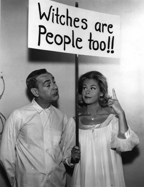 Throwback to Bewitched: Elizabeth Montgomery and Shelley Berman in 1965