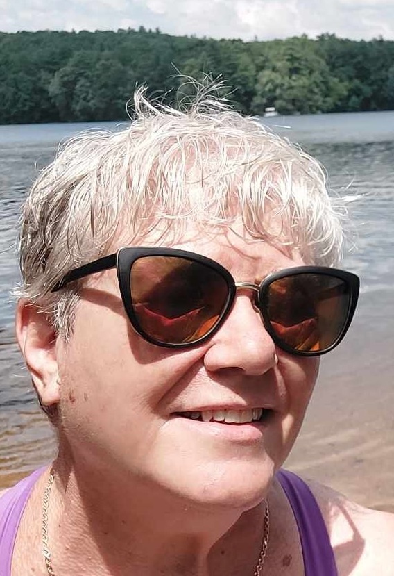 Summer Vibes: My Xmas Selfie by the Lake!