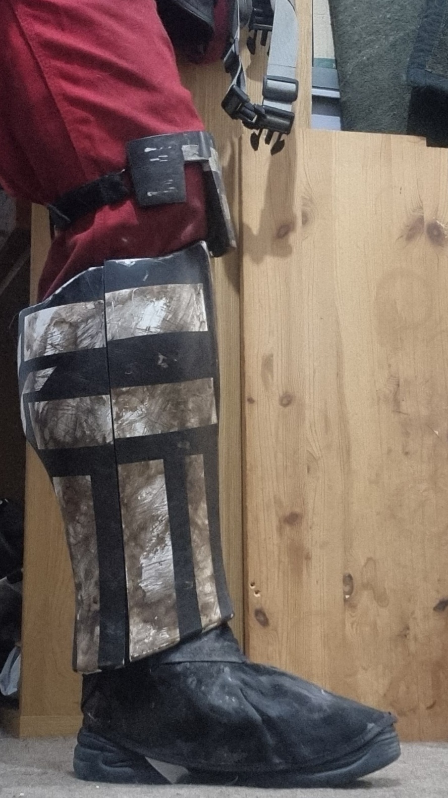 Mandalorian Style: Shnee's Leather for a Flexible Universe Connection