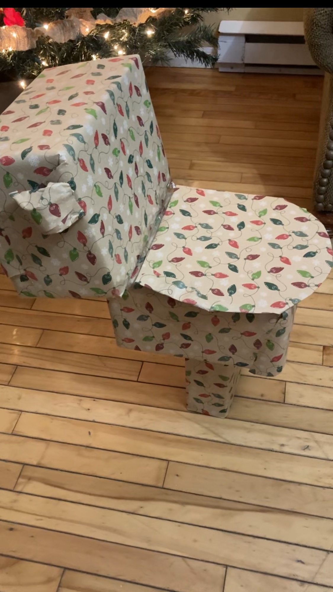 Look, the seat actually opens!