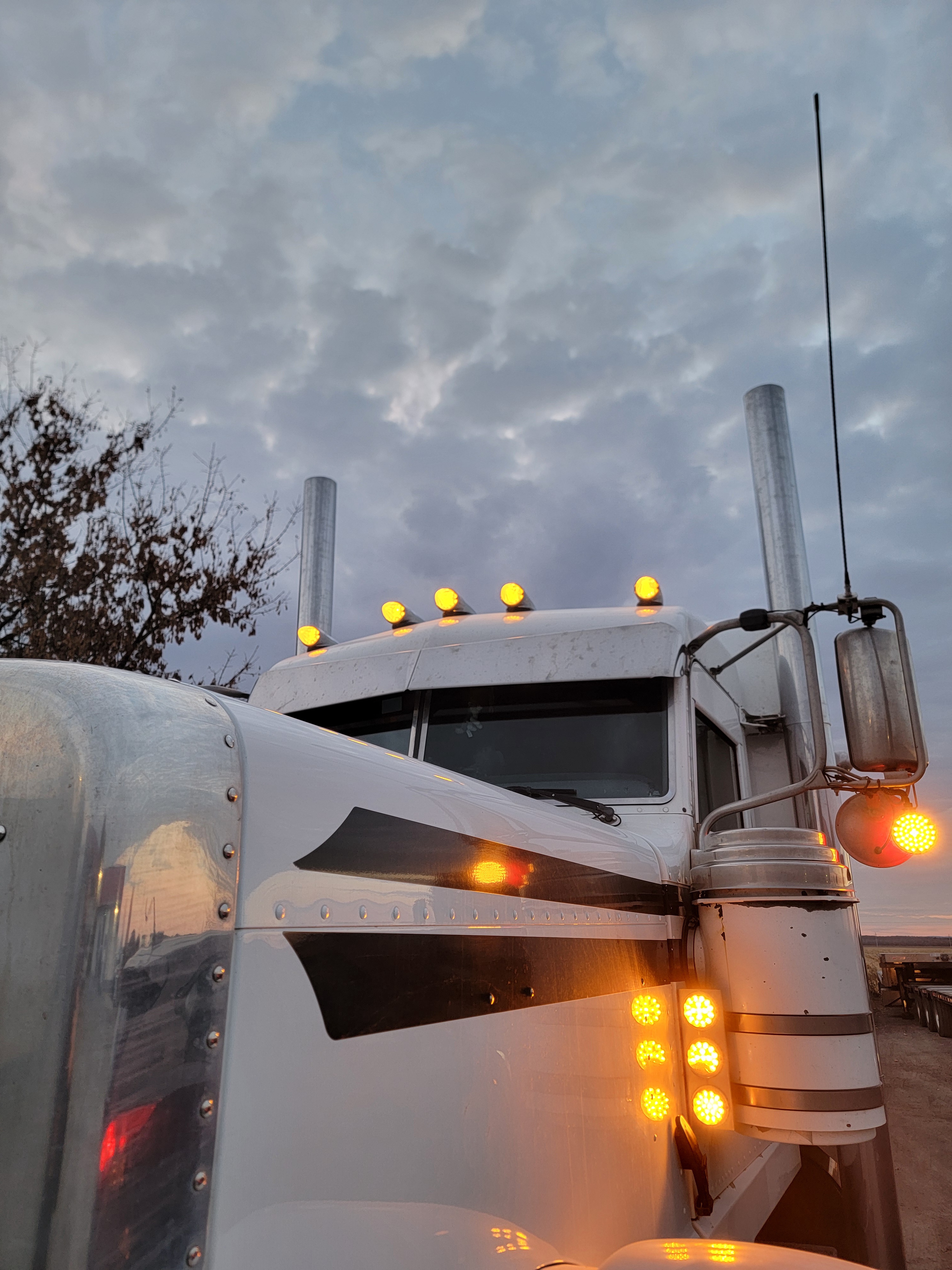 Life on the Road: A Day in the Life of a Trucker (Oct 29, 2024)
