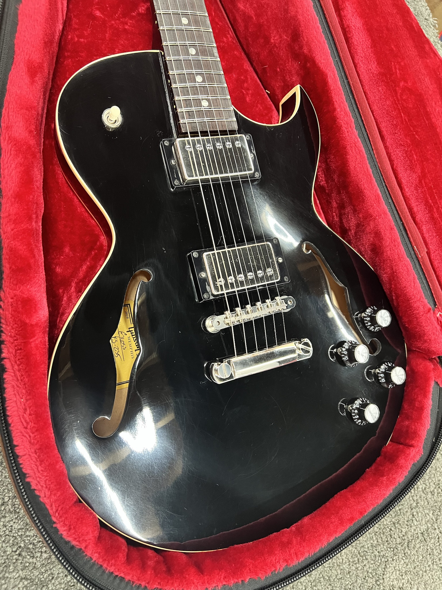 Behold the stunning 2018 Gibson ES-235 guitar.
