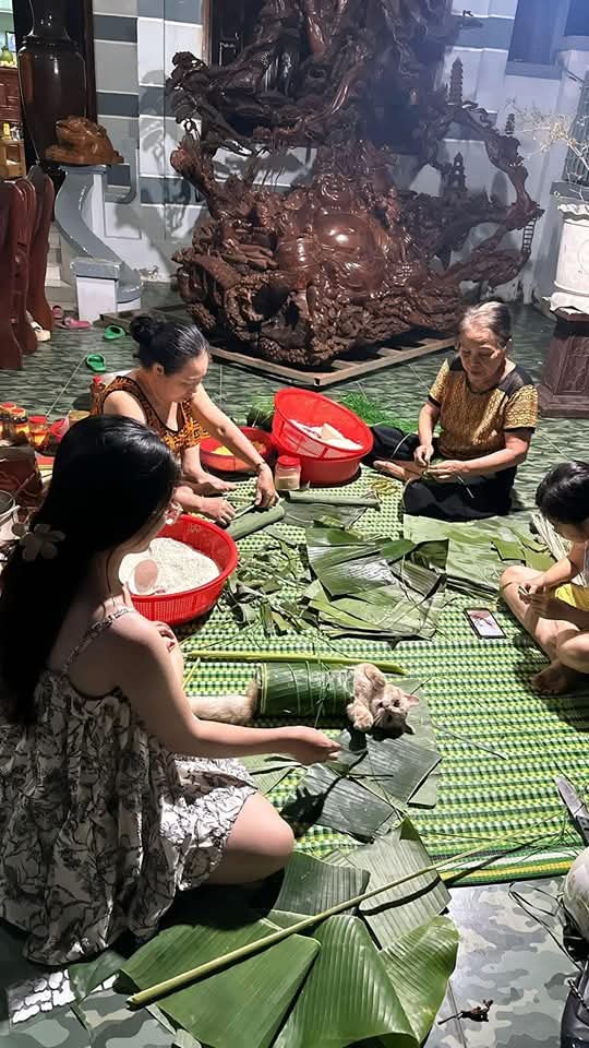 Meet the Adorable Banana Leaf Cat