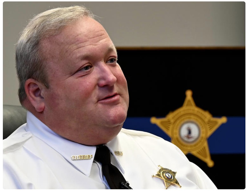 Cash Envelopes and a Sheriff’s Unusual Role: A Crime Story