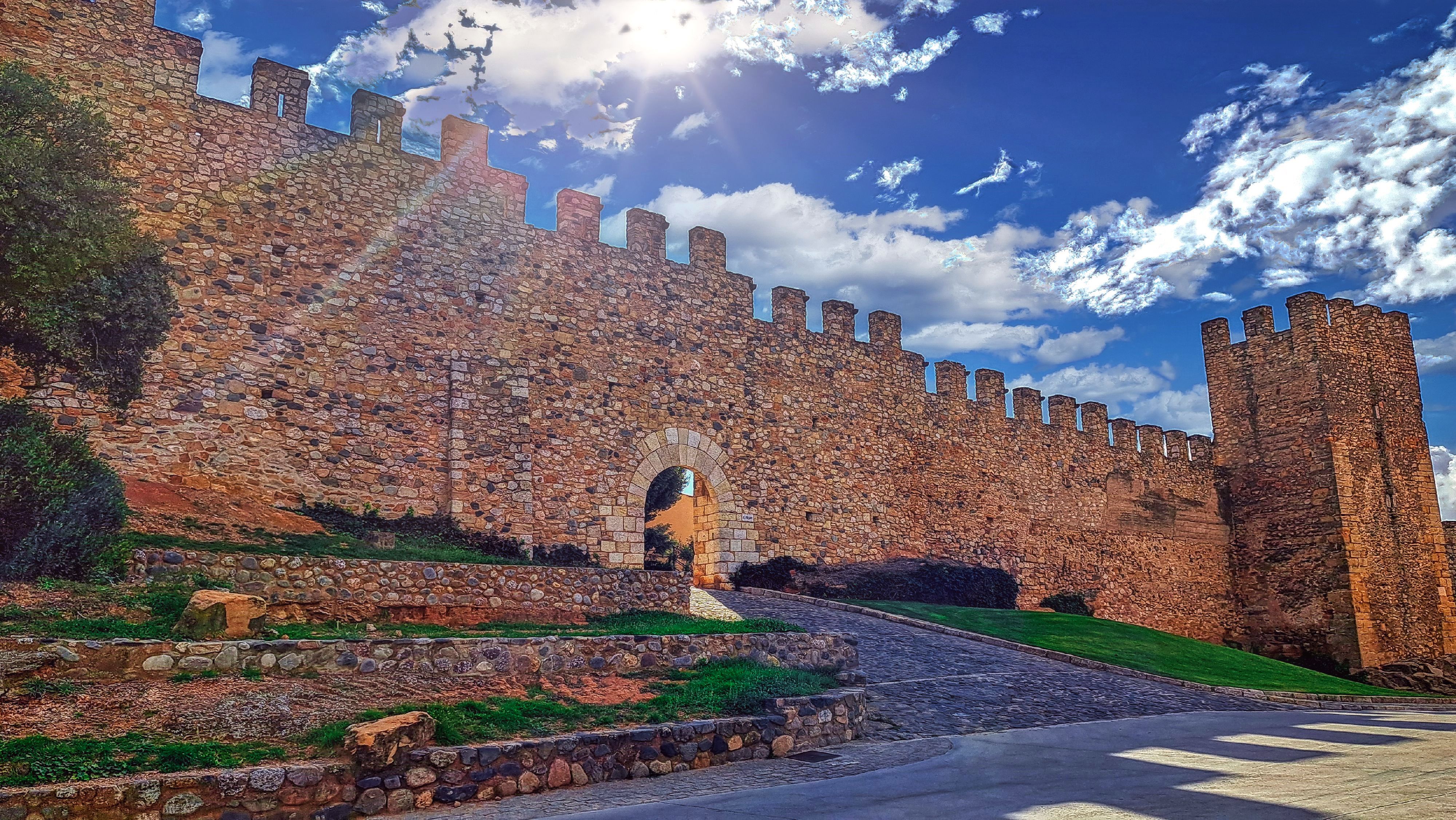 Exploring Montblanc: The Walls and the Foradot Portal in Conca de Barberà
