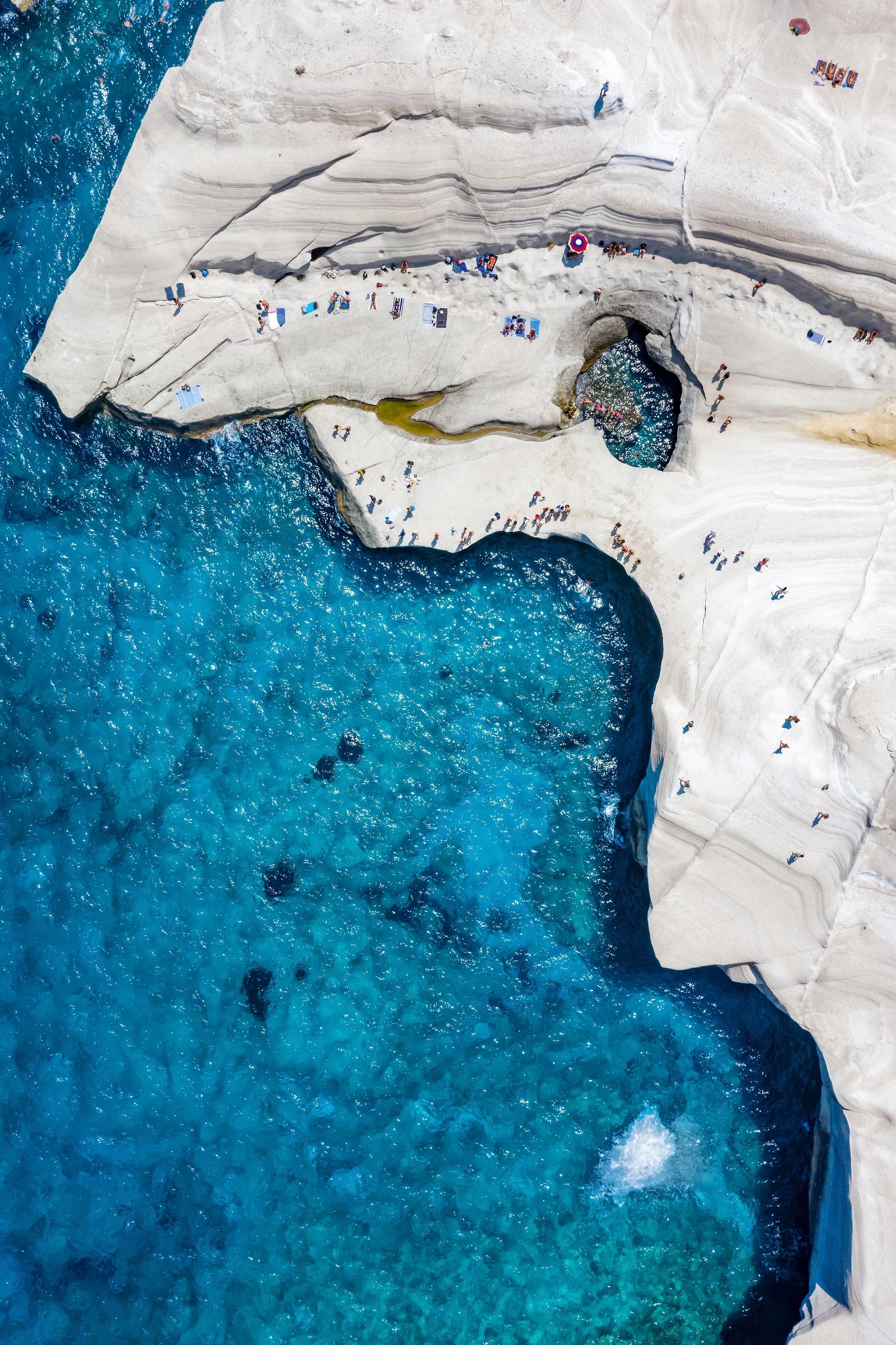 Discover the Stunning Beauty of Sarakiniko Beach in Milos