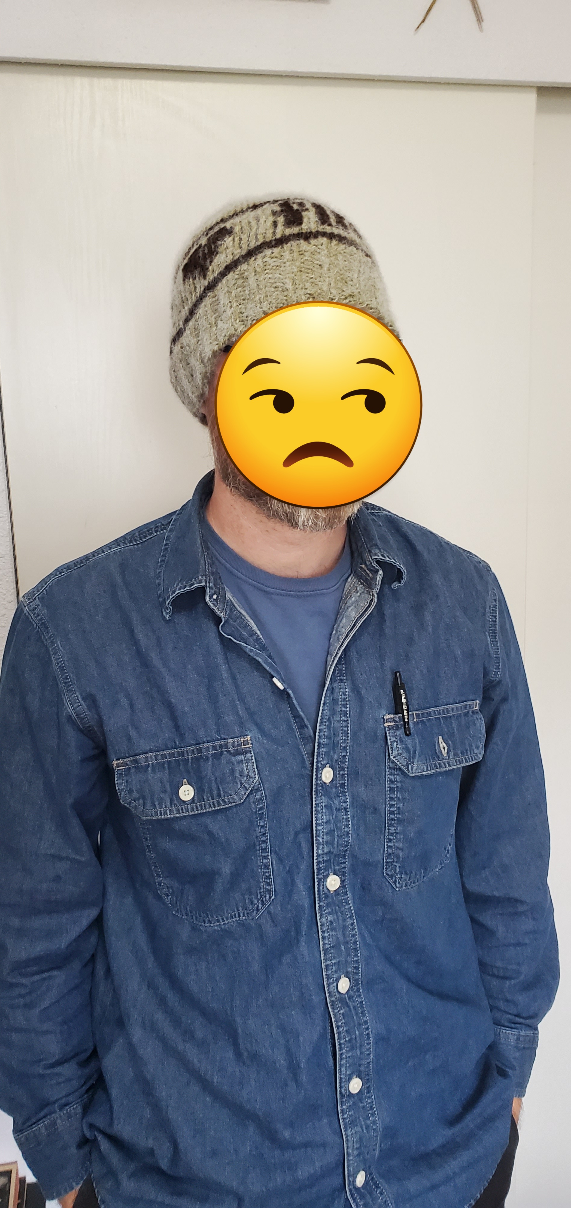 Knit hat that boldly fights against cancer.