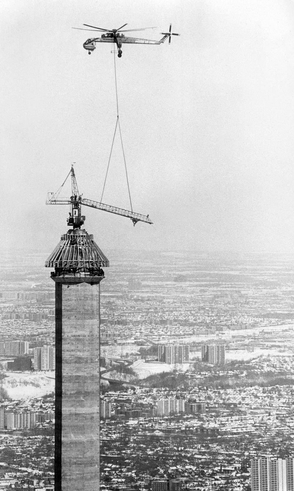 Can You Imagine Working in the Canadian Cold? The CN Tower is a Marvel of Engineering!