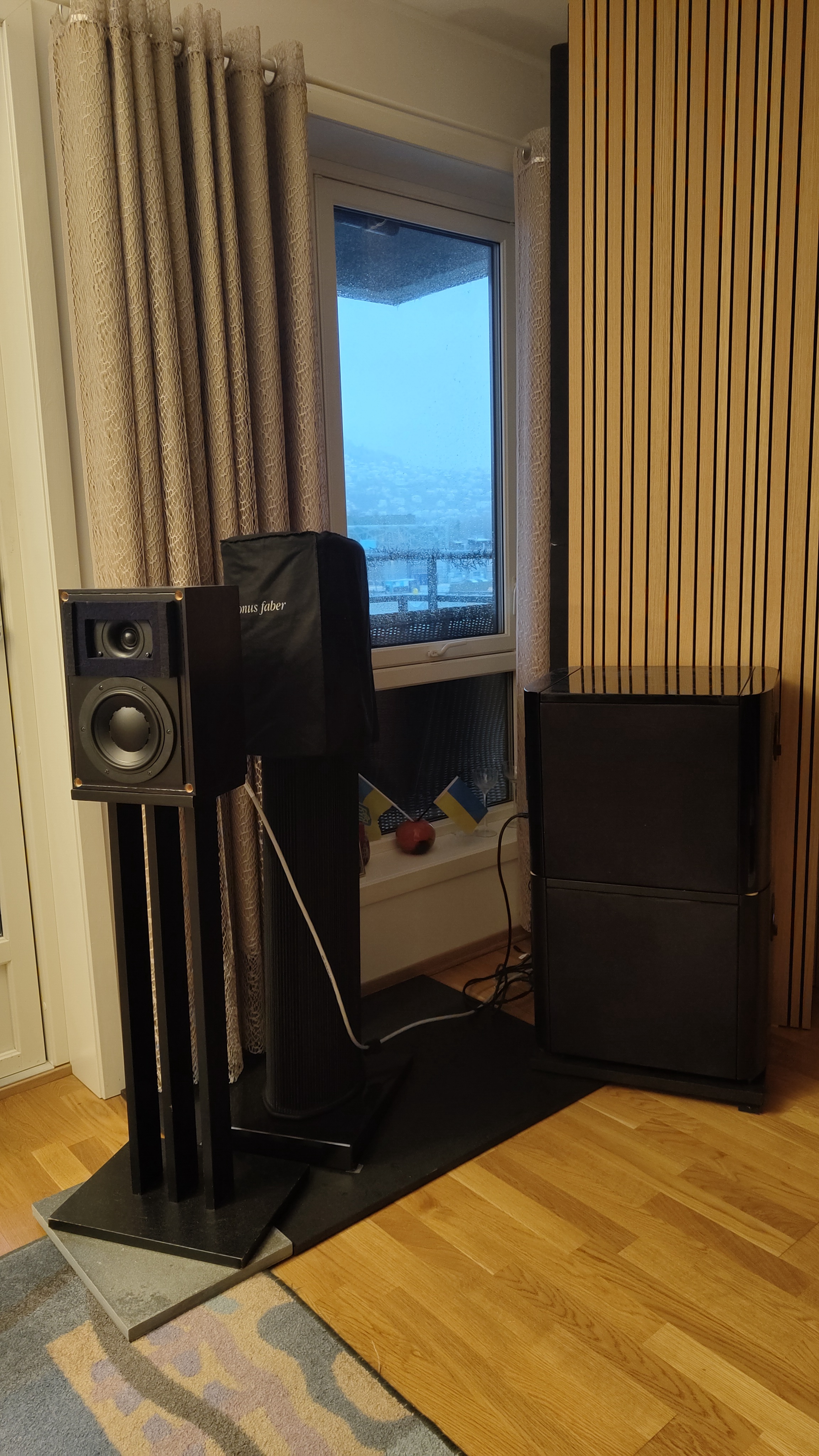 Duntech's ultimate listening setup: A sound lover's dream.