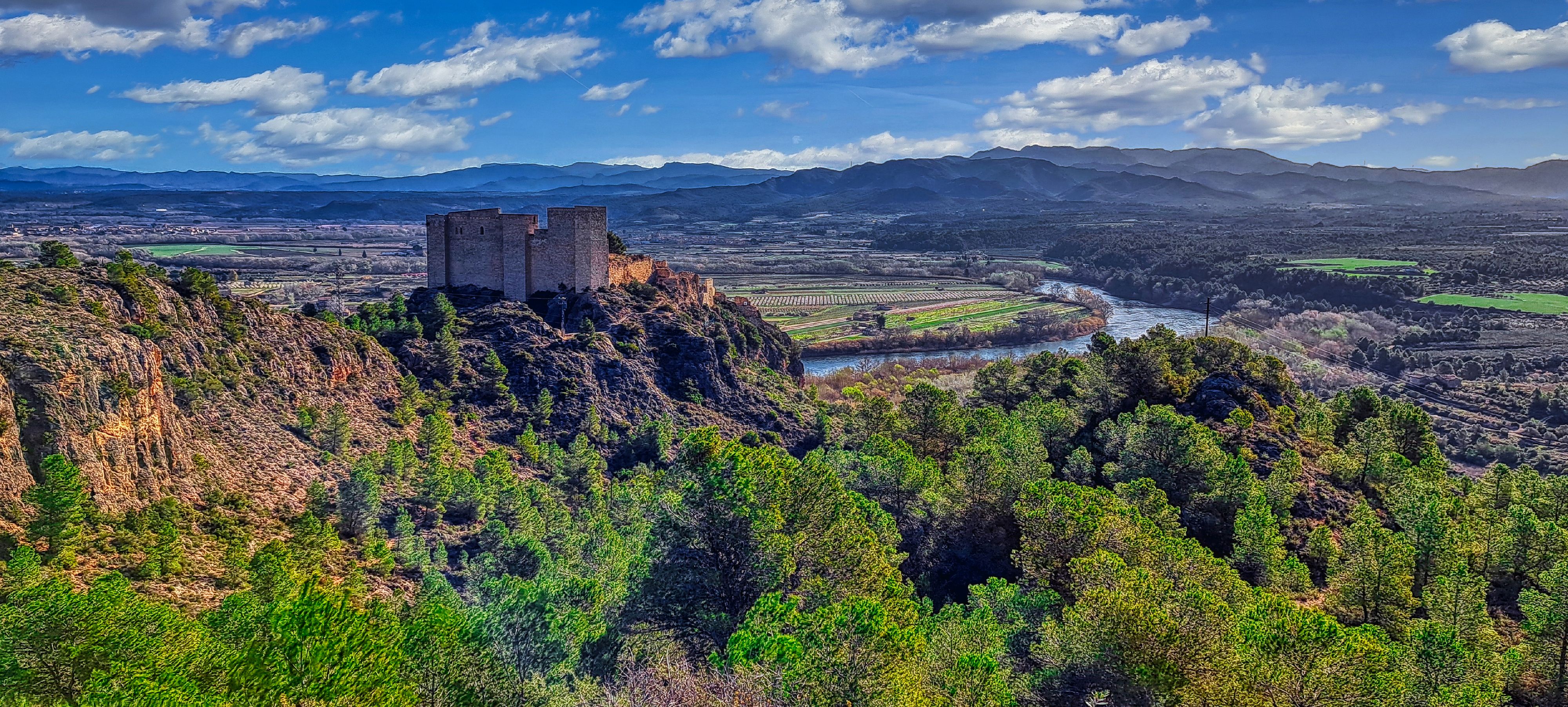 Exploring Miravet: The Castle and the Ebre River