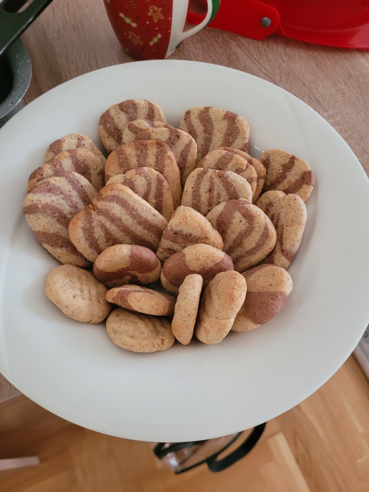 Enjoy these cookies while you sift through all those selfies!