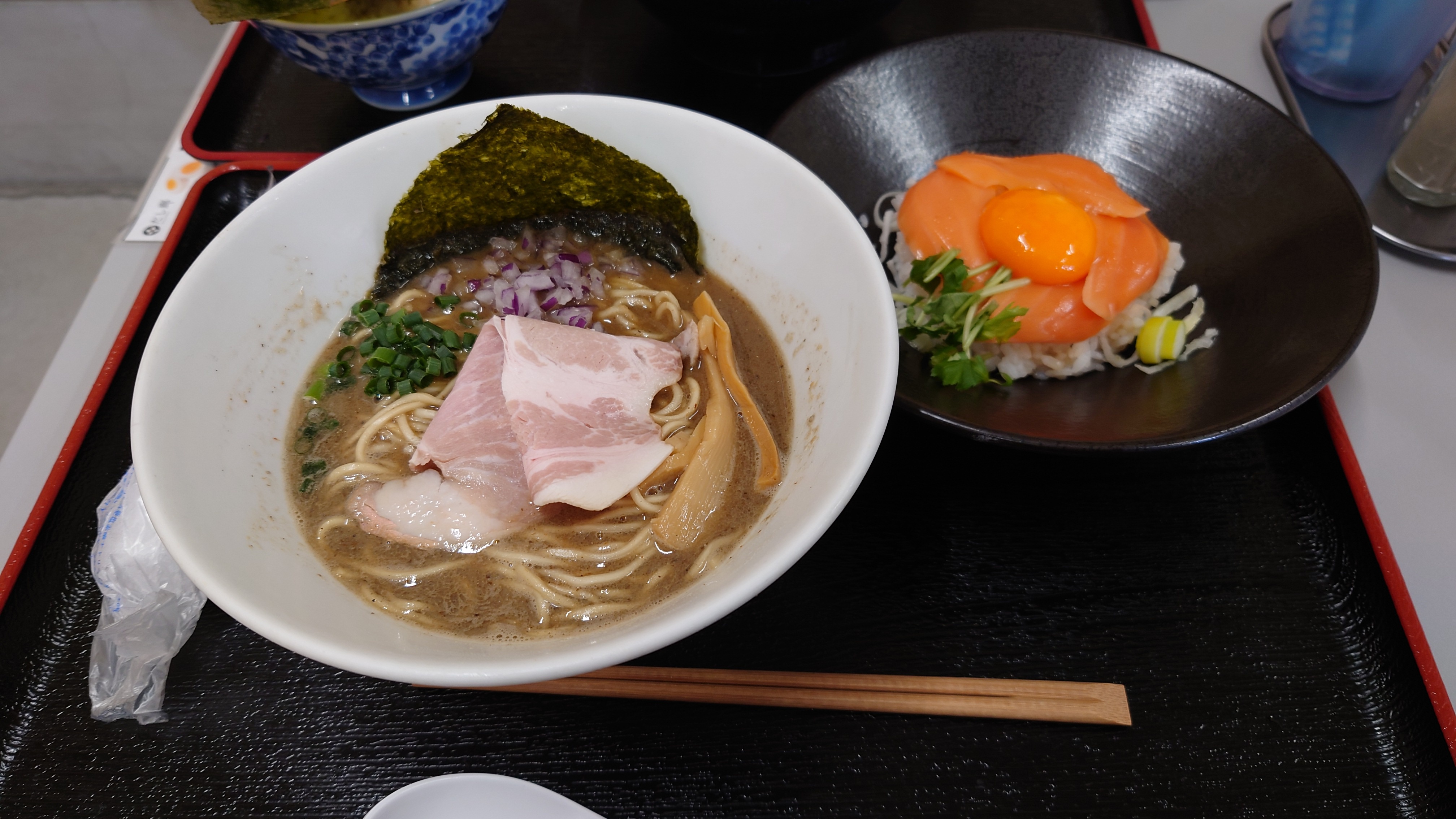 Delicious Ramen & Salmon Bowl: A Perfect Combo