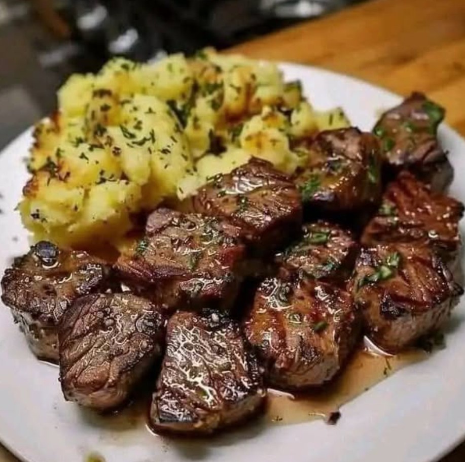 Indulge in Garlic Butter Steak Bites Paired with Cheesy Smashed Potatoes