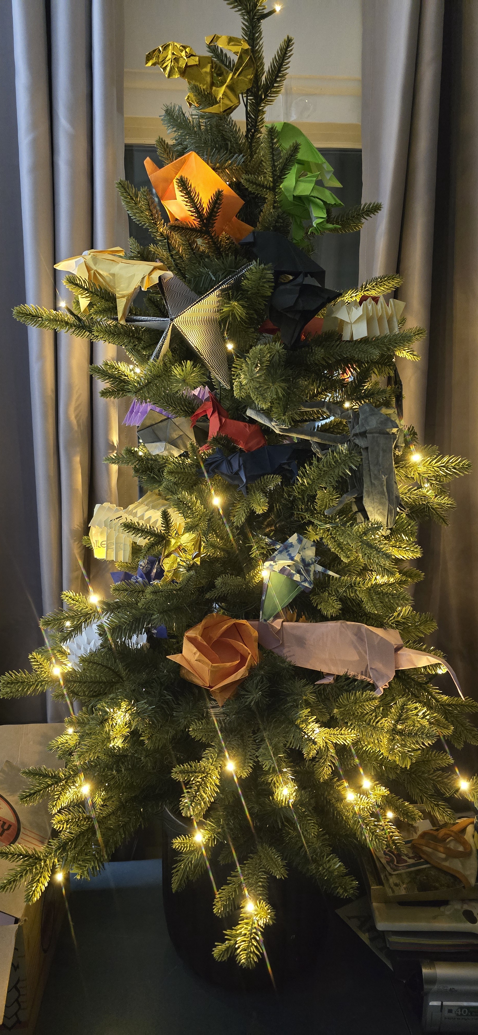 Crafting the Perfect Origami Christmas Tree