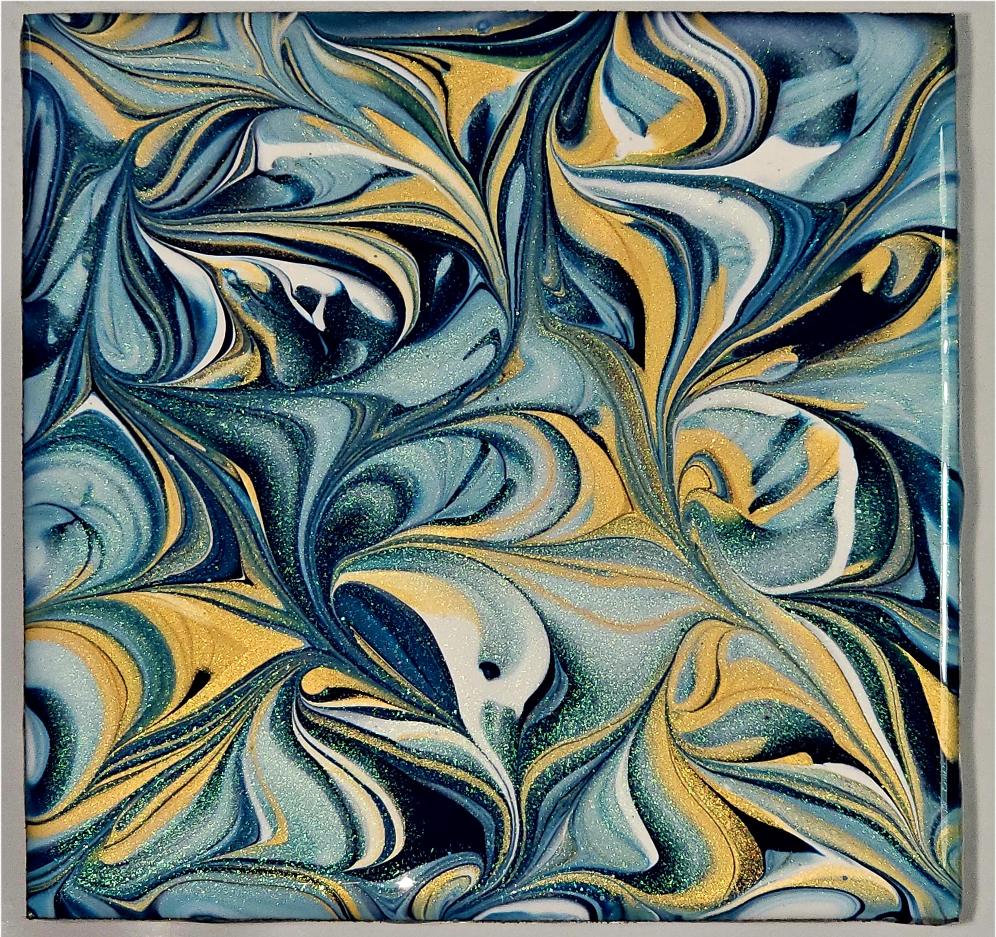 Wow, this shimmering masterpiece with TLP Algee, Prussian blue, and white is absolutely stunning!