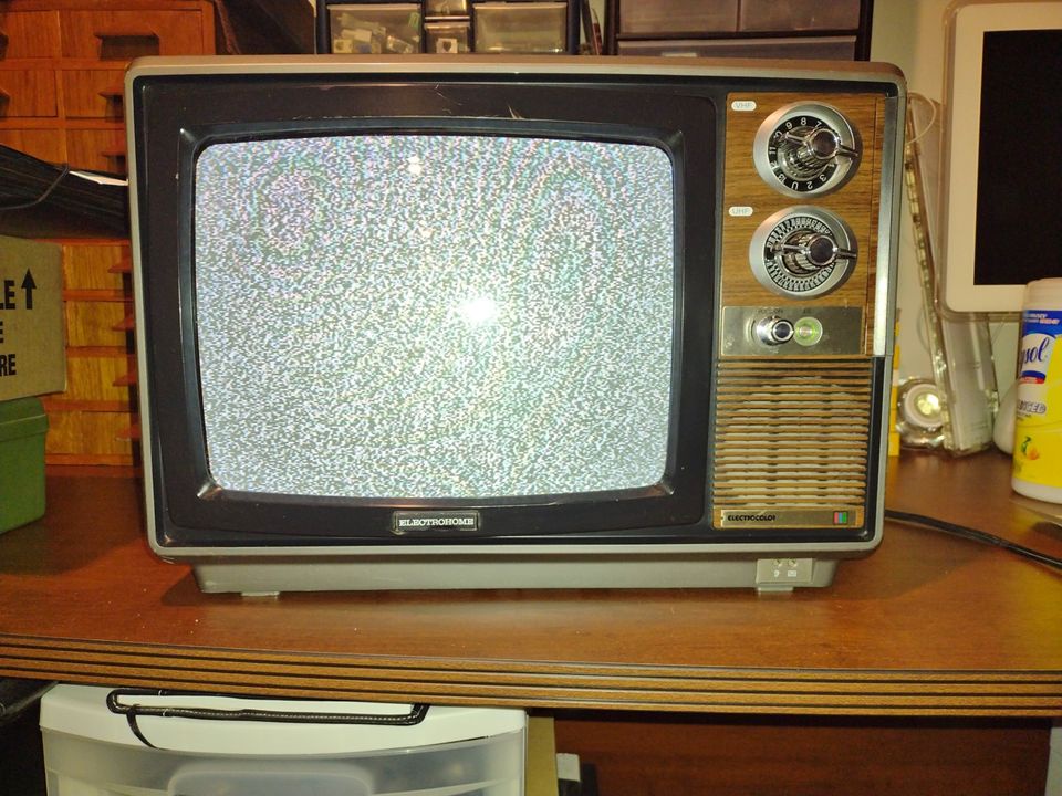 Throwback to the Electrohome 13" CRT TV from November '82