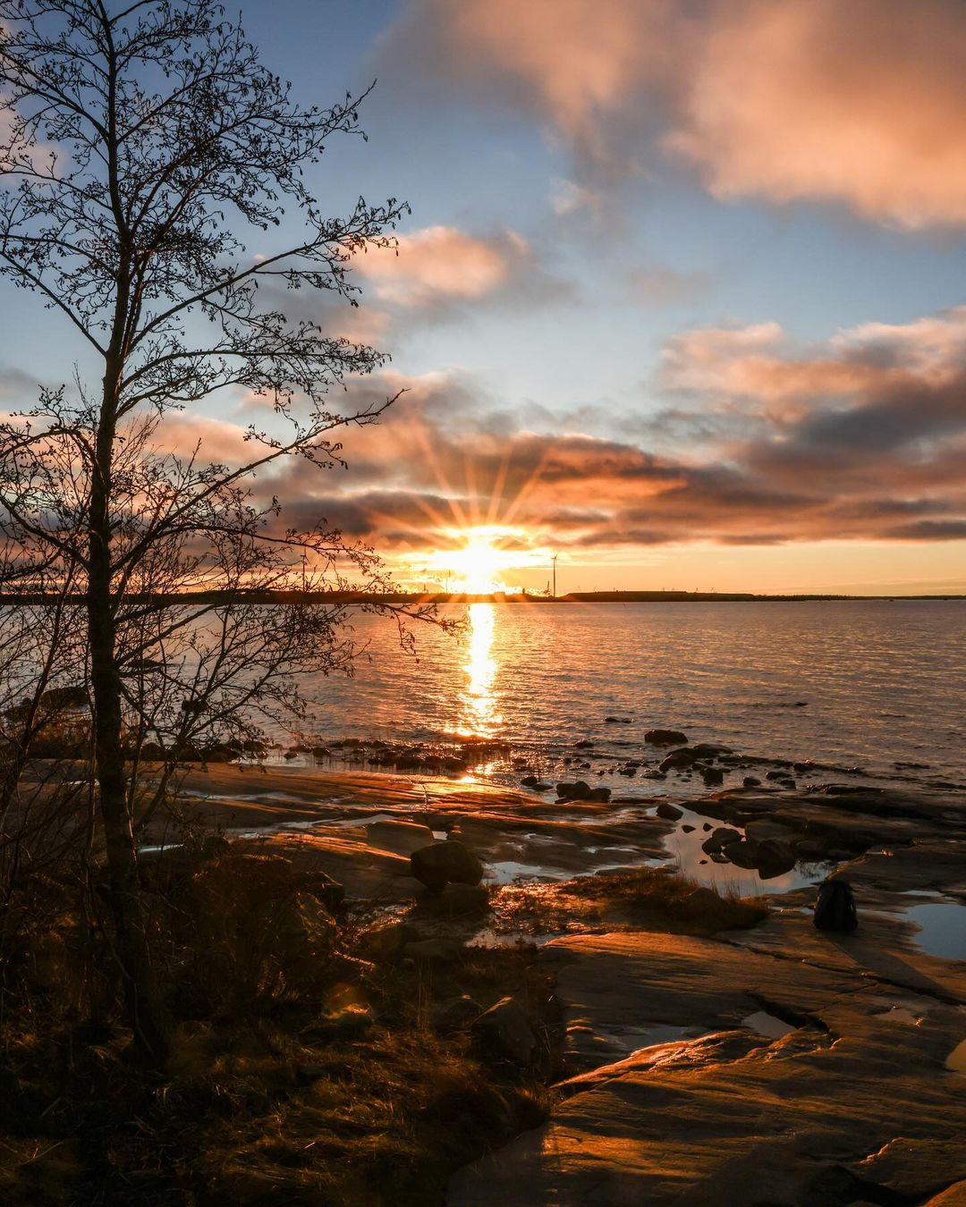 A Breathtaking Golden Sunset Reflecting on Tranquil Waters