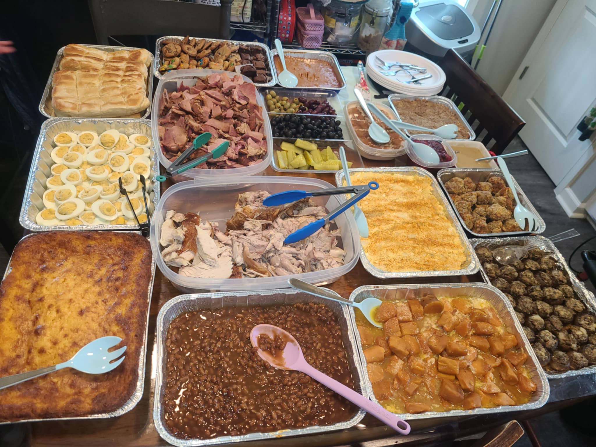 Check out the Thanksgiving feast at my girlfriend's parents' house!