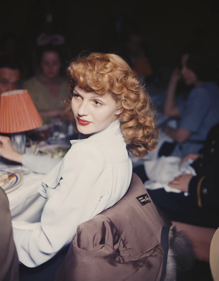 Baby, I'm a star: 85 vintage snapshots of iconic figures!