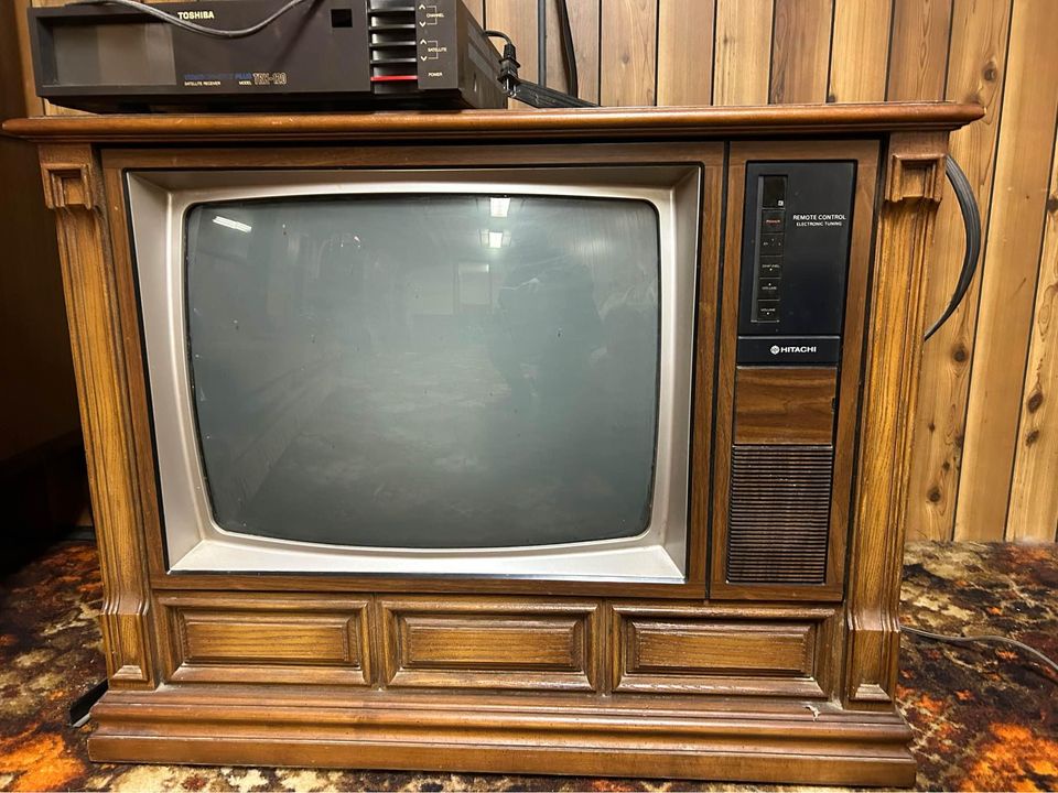 Vintage Hitachi 25" CRT TV (TS-6313) from 1988: A Blast from the Past