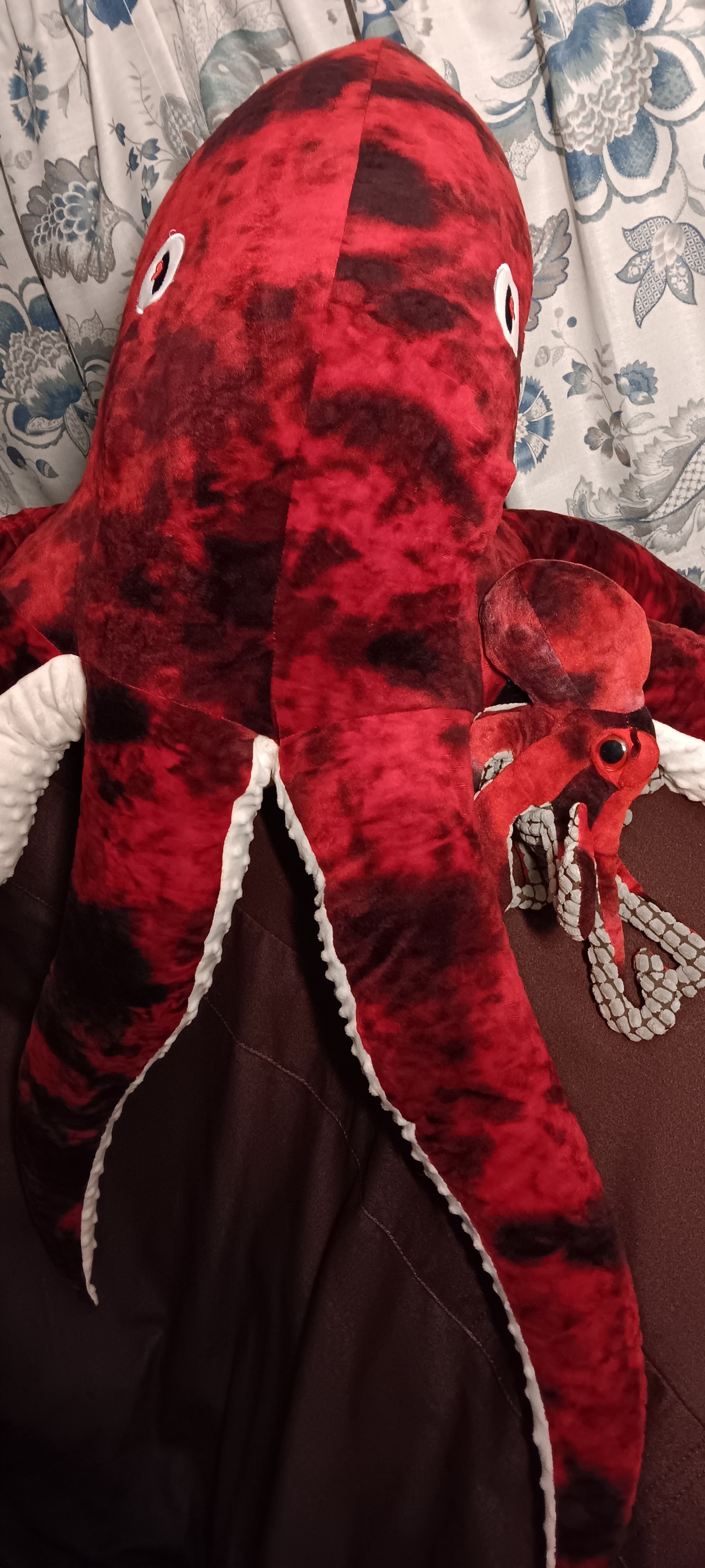 Giant Octopus Plushy and Its Adorable Miniature Friend