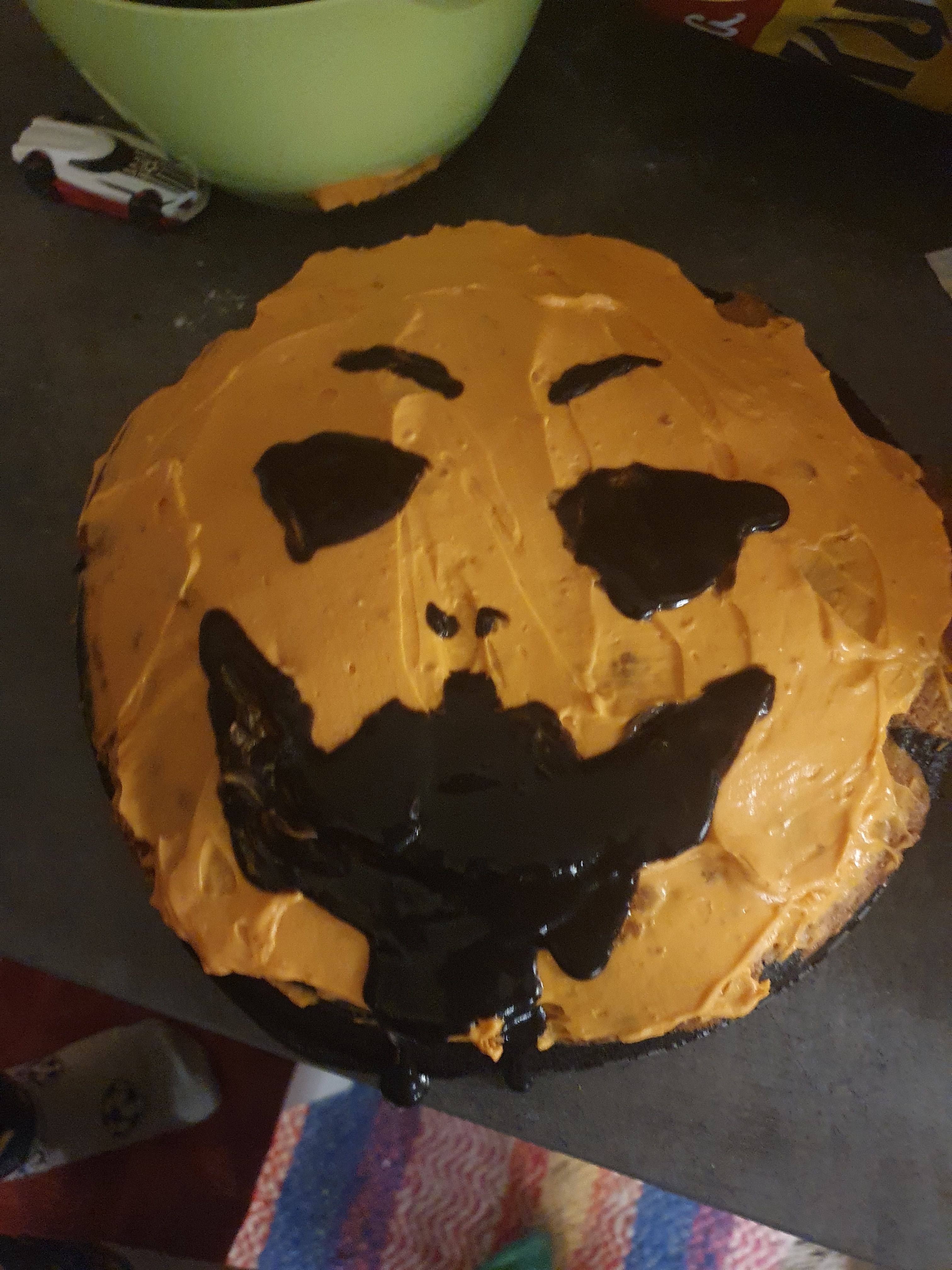 Check out this Halloween-inspired tiger cake creation!