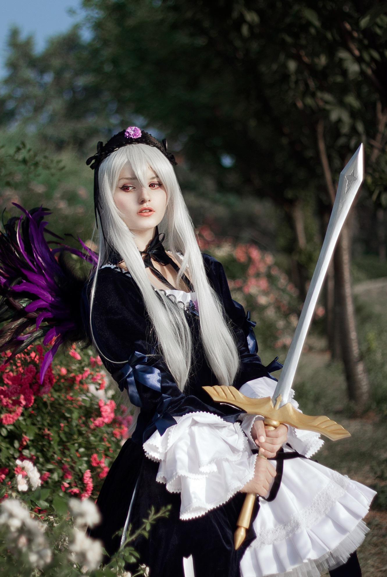 Check out this amazing Suigintou cosplay from Rozen Maiden!
