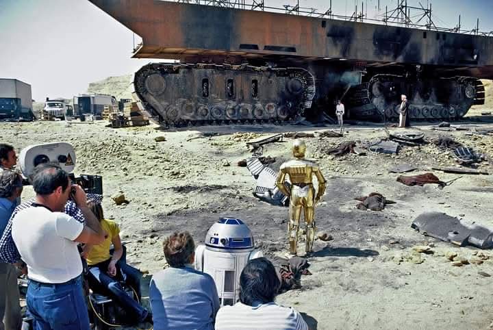 A Rare Glimpse of Jawas Selling the Sandcrawler for Parts