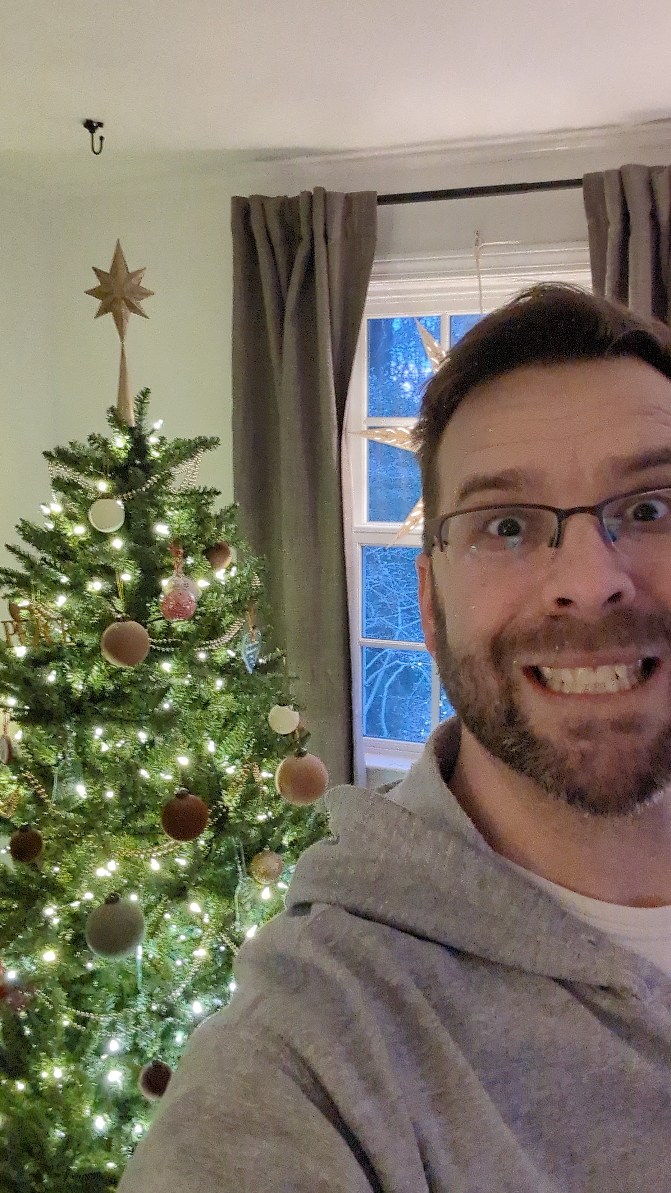 It's Time for Christmas Selfies, Everyone!