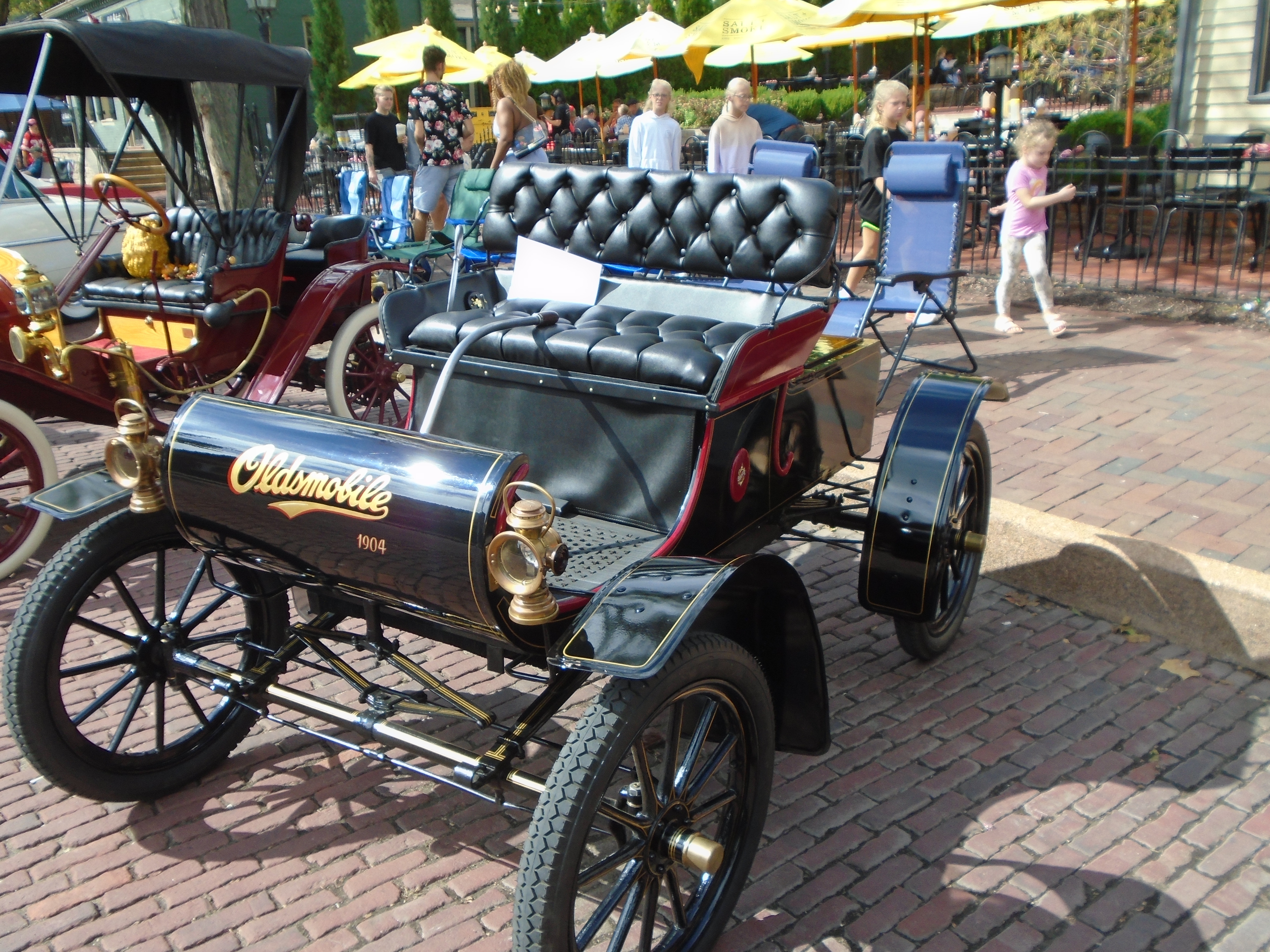 Behold the 1904 Oldsmobile Curved Dash Model R Runabout