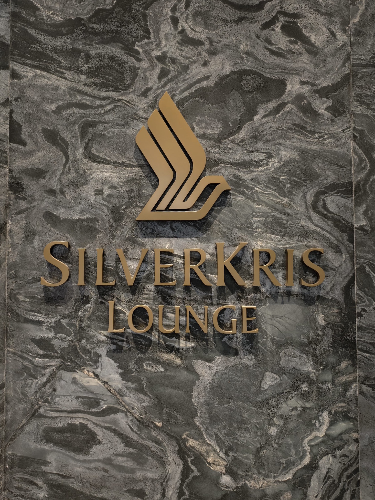 Dining in Style at the Singapore Airlines Lounge in Bangkok's Suvarnabhumi Airport