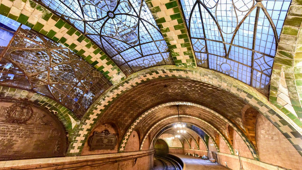 Discover the Stunning Beauty of NYC's Abandoned City Hall Subway Station