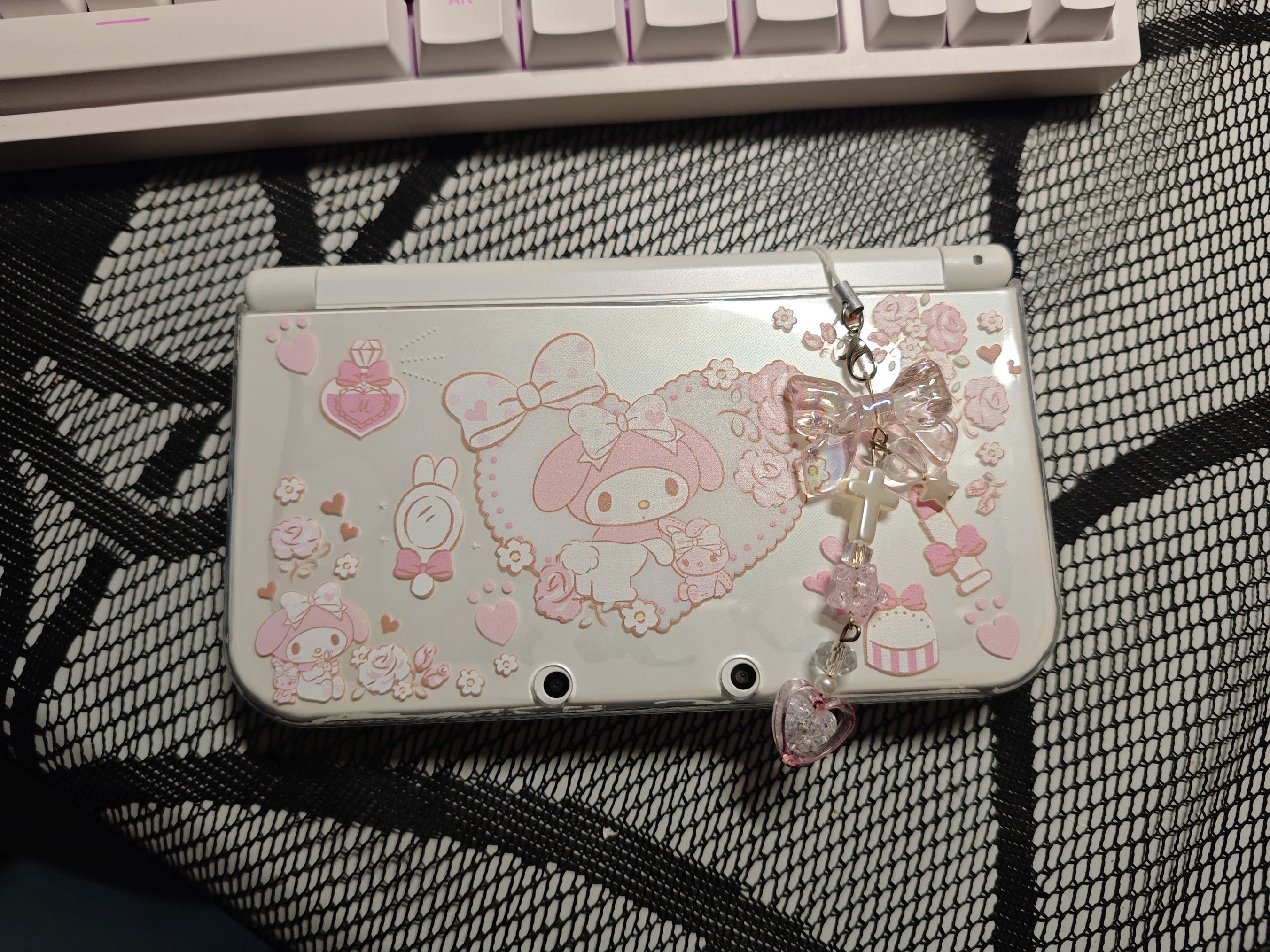 My Melody decorates my 3DS with love! <3