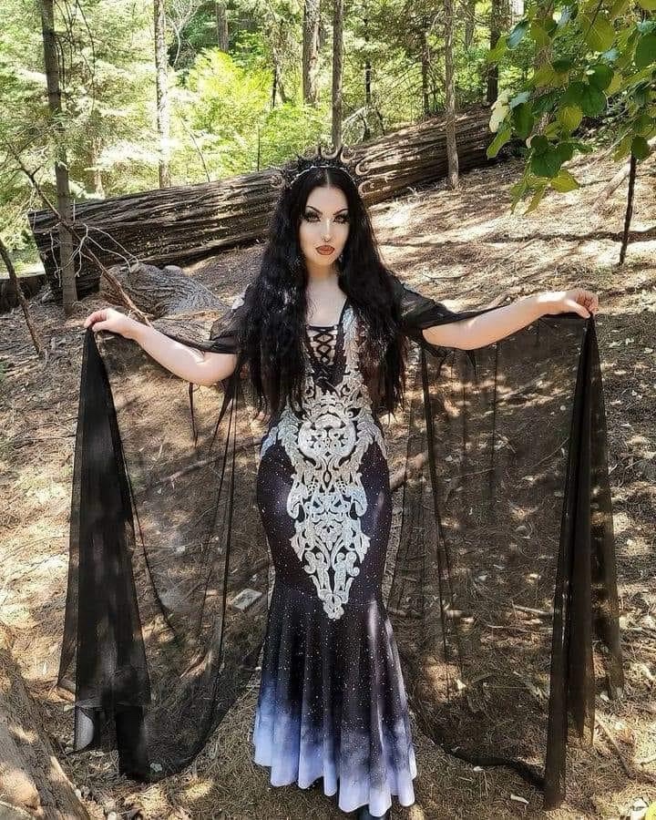 Stunning Dress Alert!