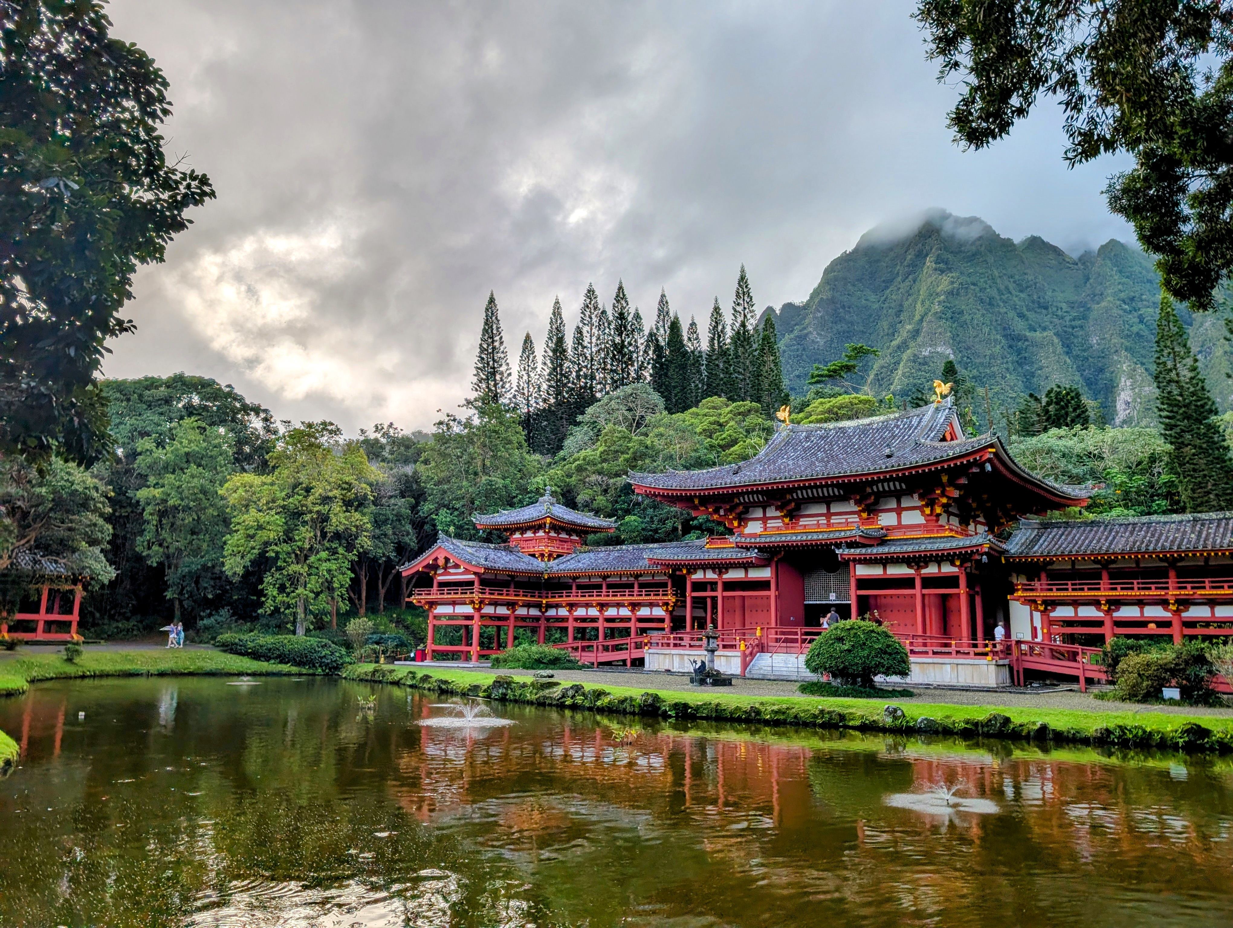 Discover the stunning Byodo Temple in Hawaii!