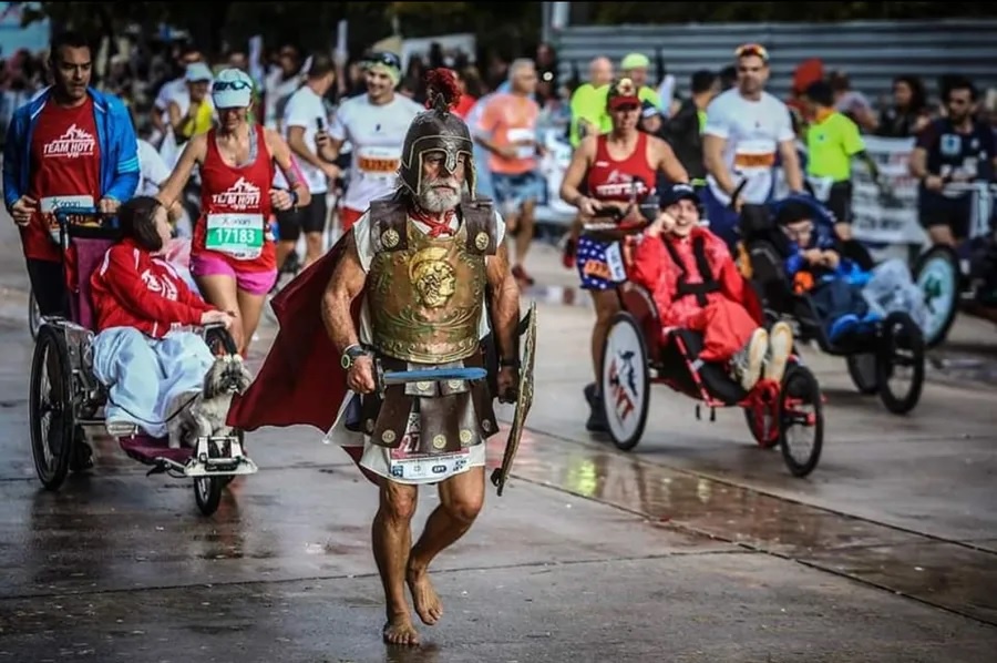 Meet Idomeneas Avramakis: The 73-Year-Old Marathoner Who Conquered the Athens Marathon in Ancient Armor