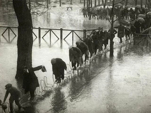 Innovative Ways Parisians Stayed Dry During the Rain of 1924