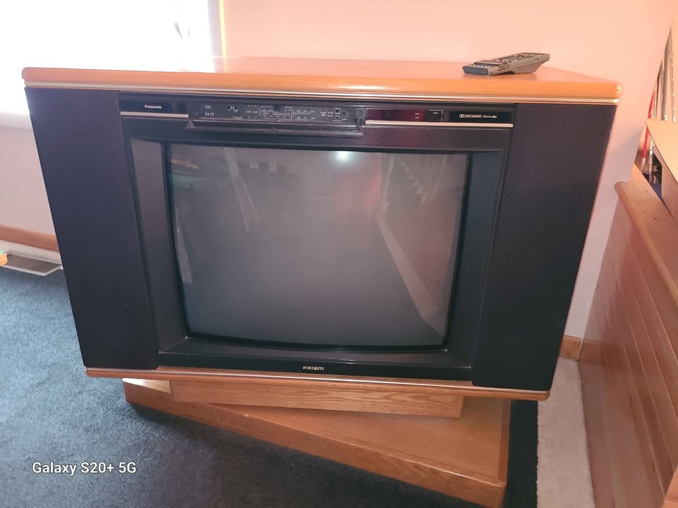 Vintage Panasonic 31" CRT TV (CTK-3196S) from 1988!