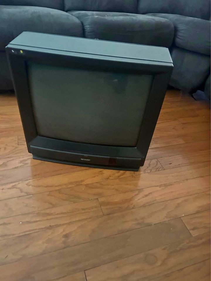 Vintage Sharp 20" CRT TV from July '90 - A blast from the past!