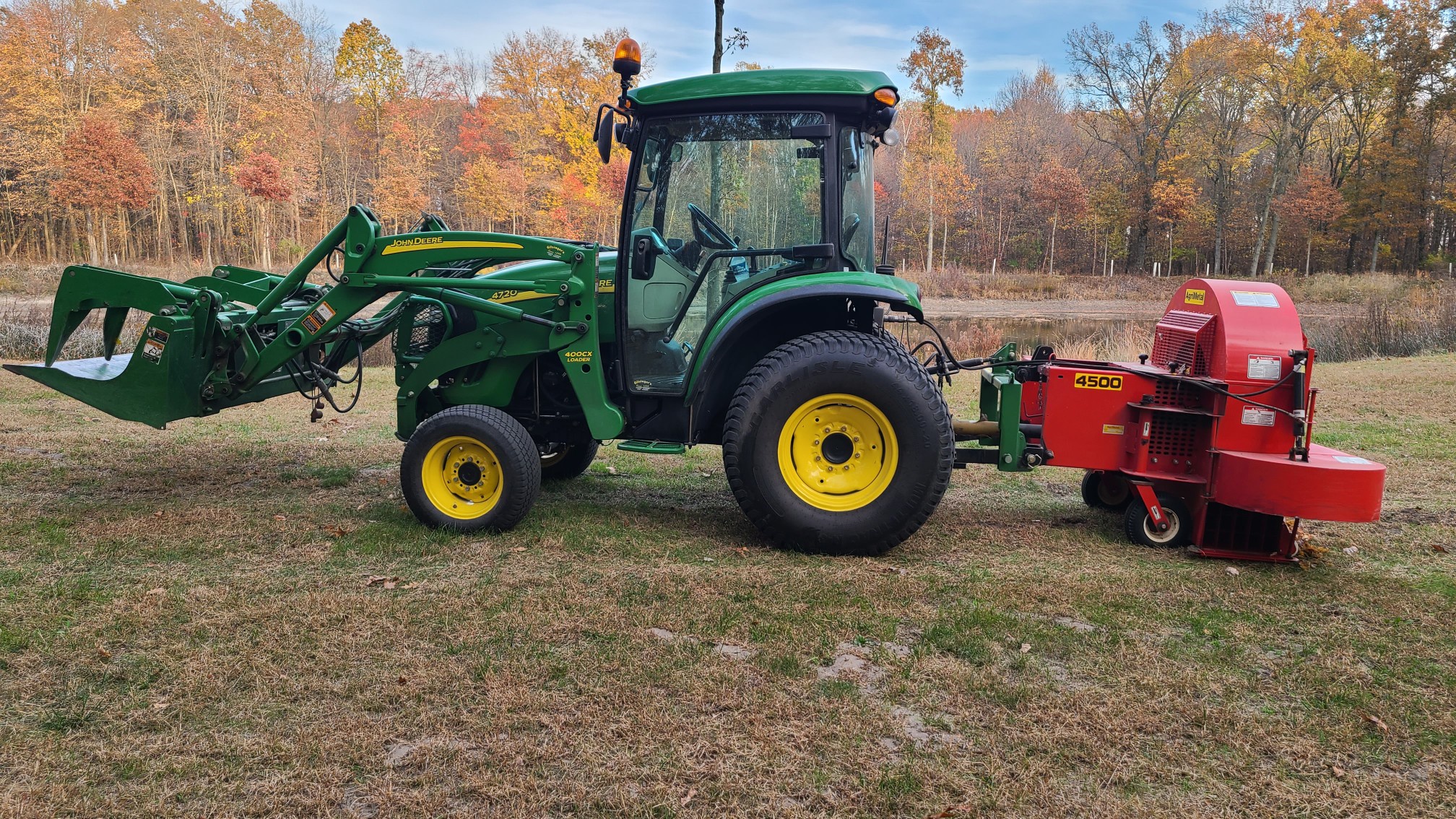 Powerful JD4720 Leaf Blower in Action