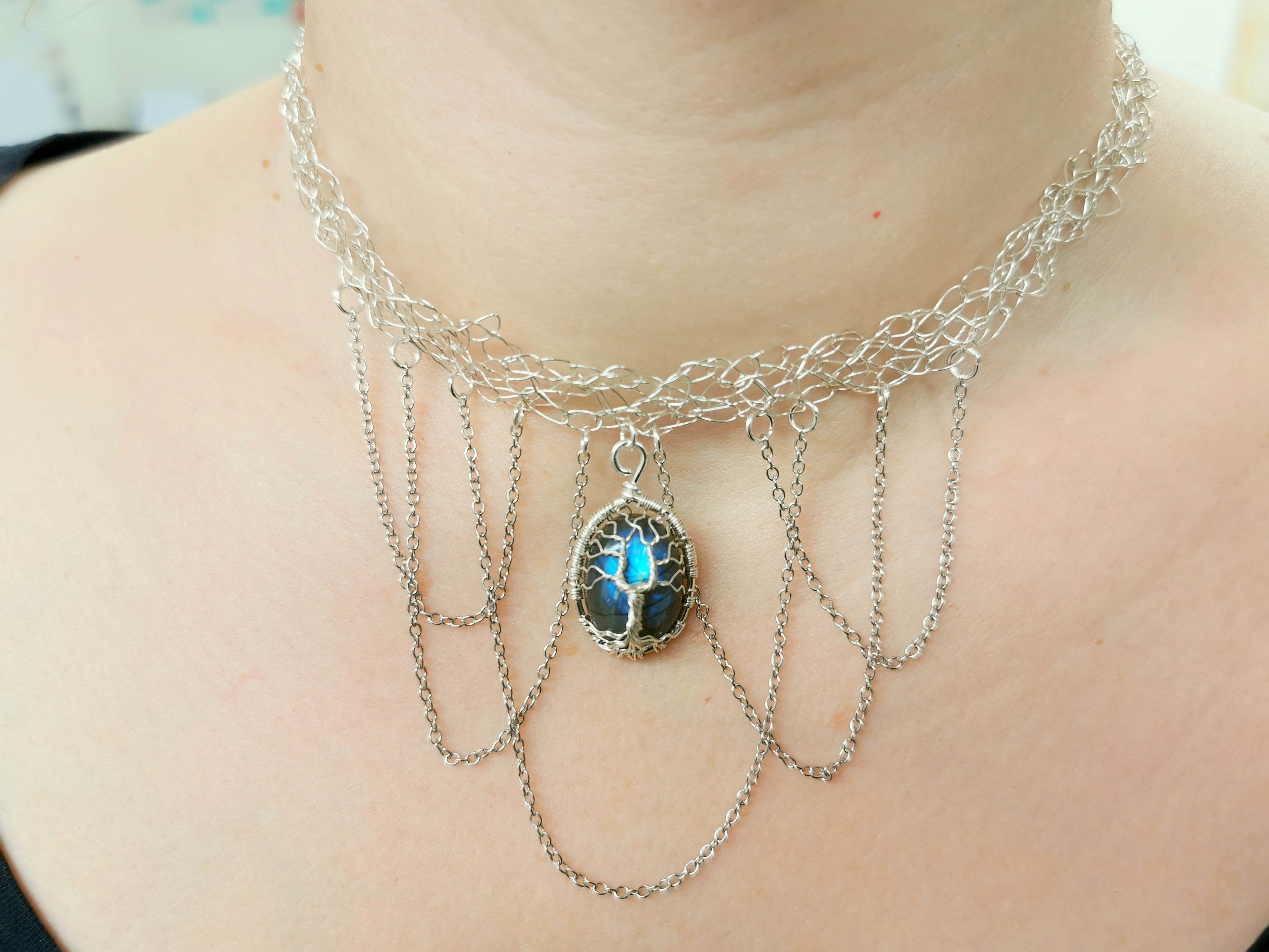 Crafting a Stunning Wire Crochet Necklace with a Labradorite Gemstone