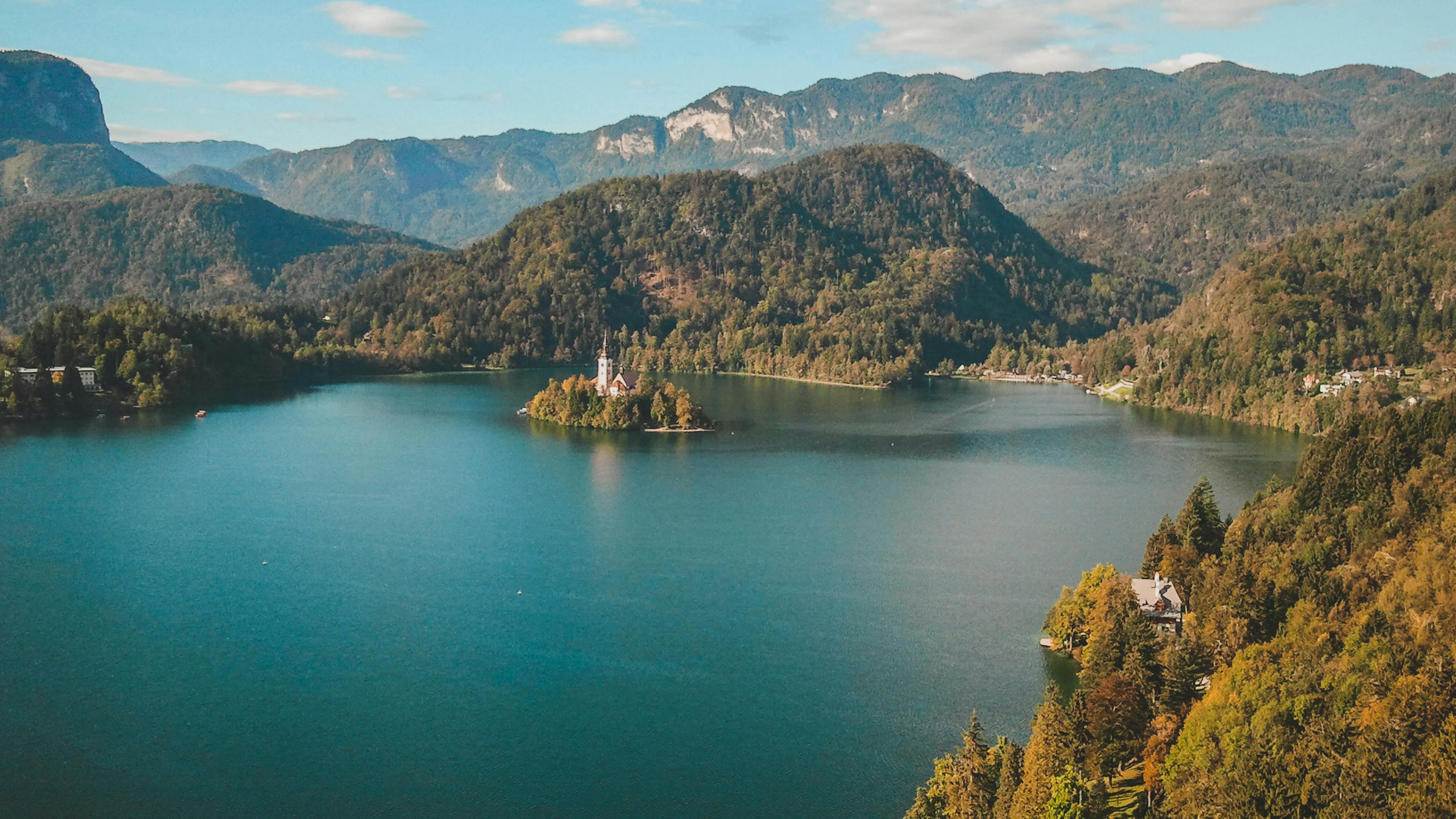 Discover the Stunning Emerald Beauty of Lake Bled