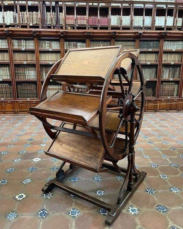 Discover the Ingenious 18th Century Invention That Let Scholars Read Multiple Books Simultaneously!
