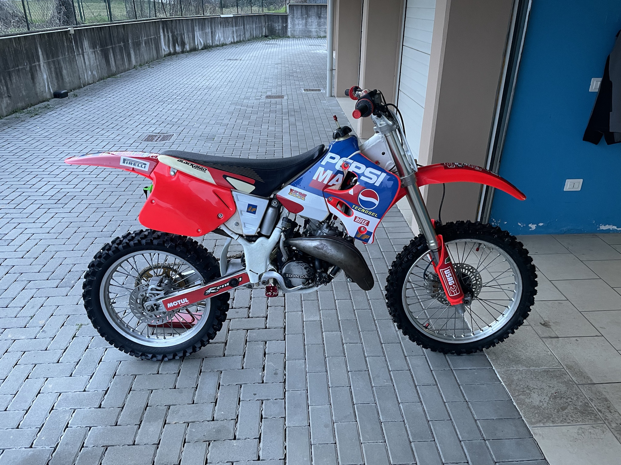 Reviving the Classic: My Restoration Journey of the 1994 Honda CR125R