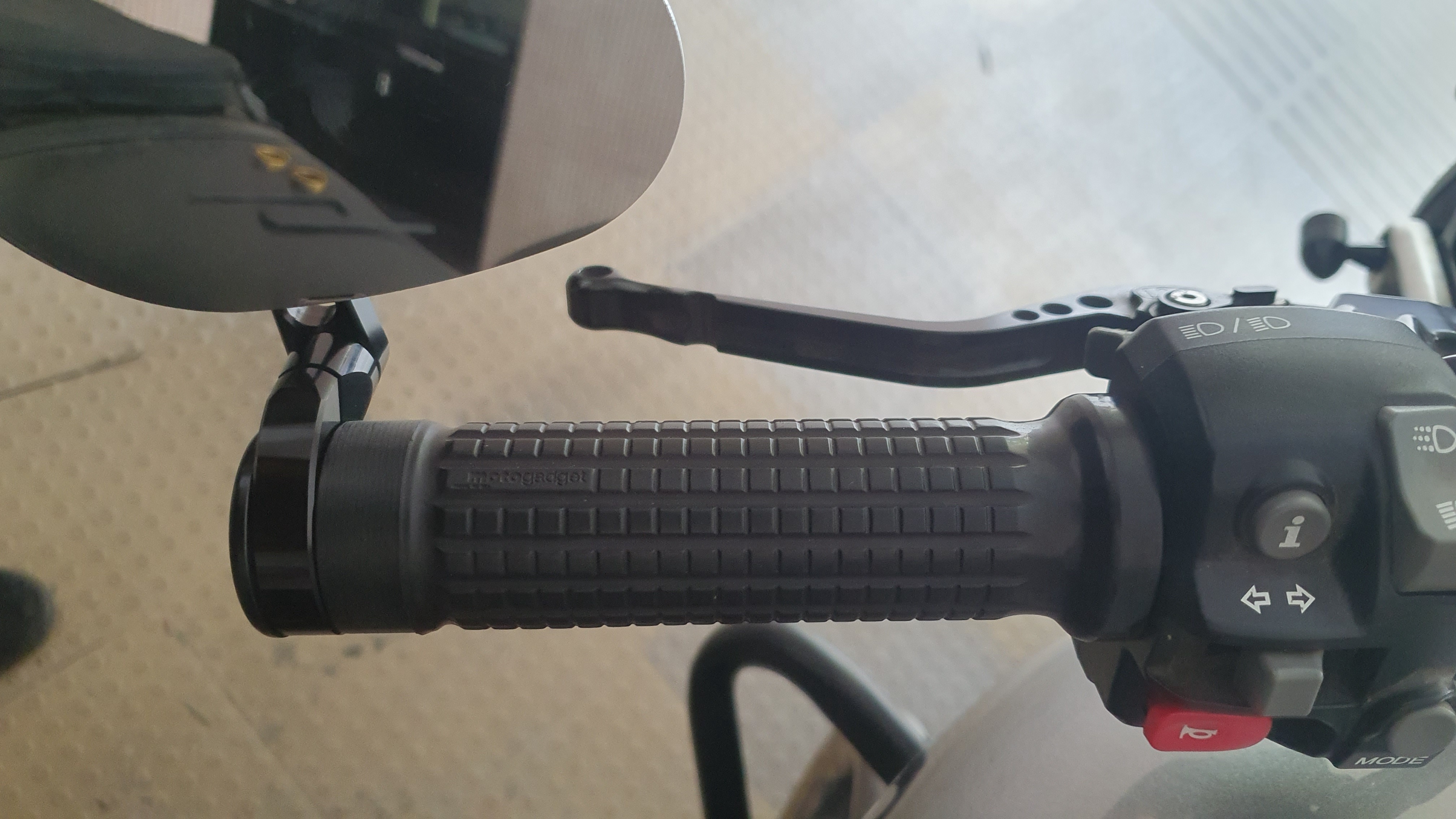 Revving Up with Triumph Speed Twin: Stylish Mirrors and Grips