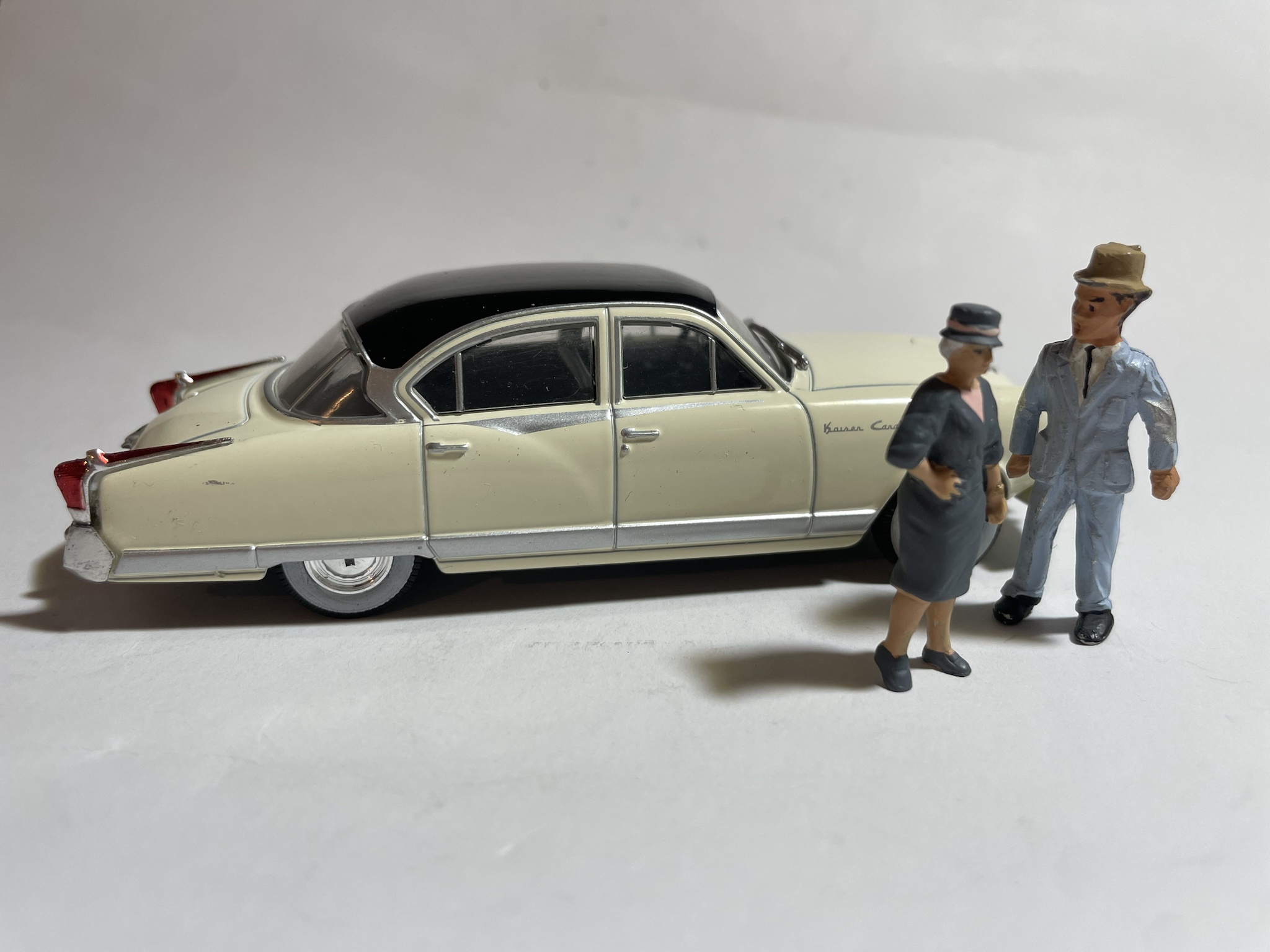 Kaiser Carabela 1958: A Stunning Ixo 1/43 Model